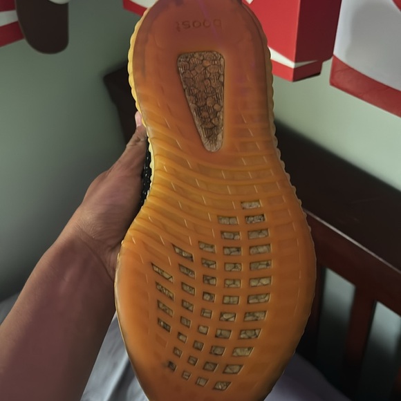 Yeezy- Zebra 350 V2 - Picture 3 of 4